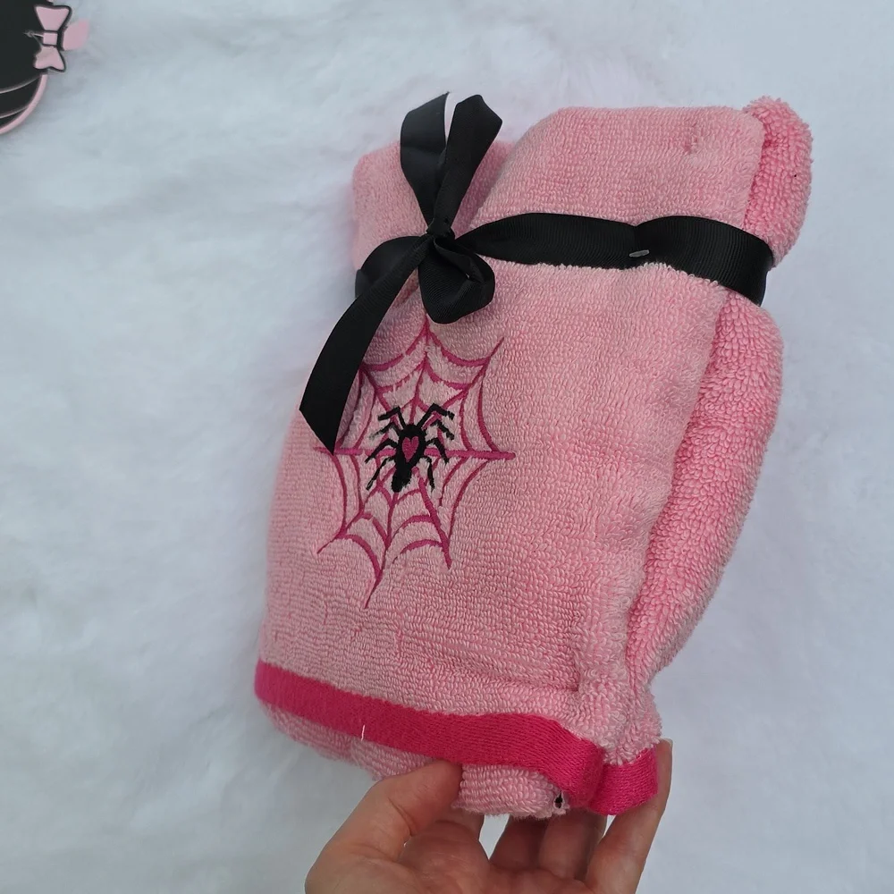 Betsey Johnson Pink Halloween Hand Towel Set Spider Web Heart Hot Pink NWT